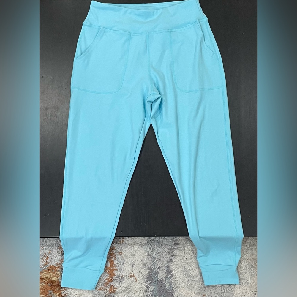 Real Essentials *Like New* Dual Pocket Full Length Leggings. Size M